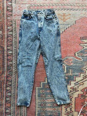 Vintage 80s Chic Acid Wash High Waisted Mom Jeans